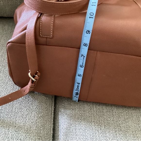 Tote 100% leather great for travel or work bag. - Picture 12 of 12